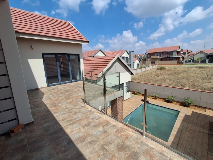 5 Bedroom Property for Sale in Wild Olive Estate Free State